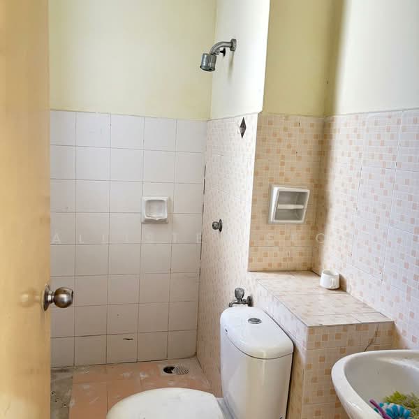 2-storey Terraced House for Sale in Taman Pendamar Indah (Klang) - Allister Seow - Bathroom - PropertyGuru.com.my