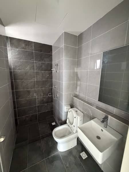 Kondominium untuk Dijual di Lucerne Residences - Rick Goh - Bathroom - PropertyGuru.com.my