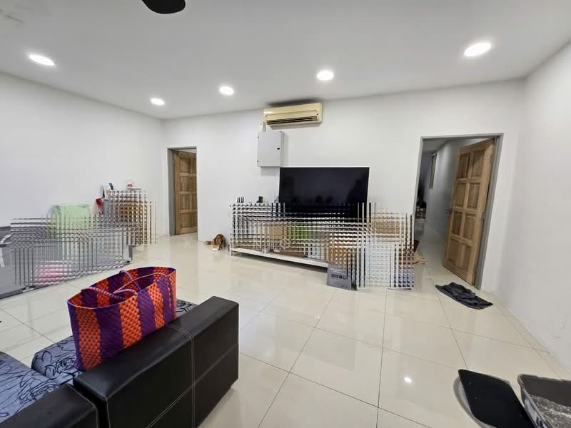 Rumah Teres 2 Tingkat untuk Dijual di Taman Bukit Maluri (Kepong) - Kiing TW - Living Room - PropertyGuru.com.my