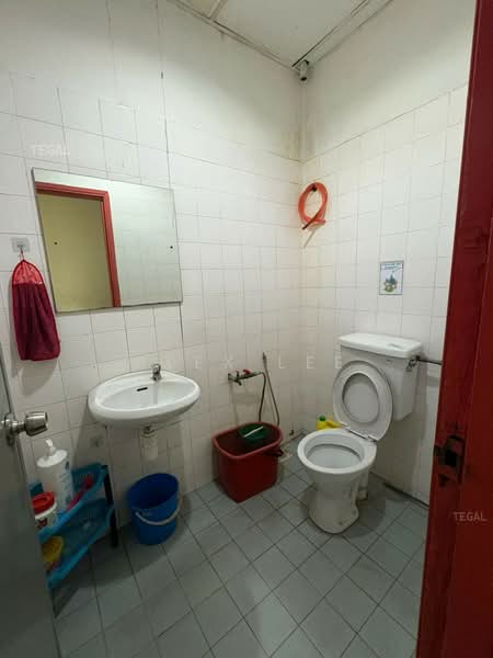 Warehouse for Rent in Shah Alam (Selangor) - Alex Lee - Bathroom - PropertyGuru.com.my