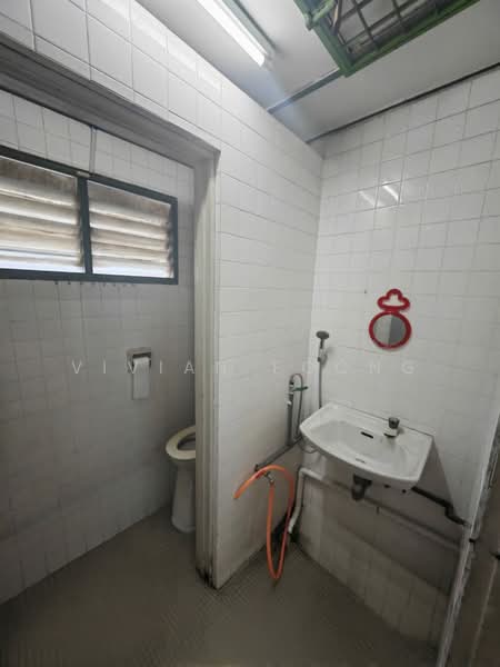 Shop for Rent in Gunung Rapat (Ipoh) - Vivian Foong - Bathroom - PropertyGuru.com.my