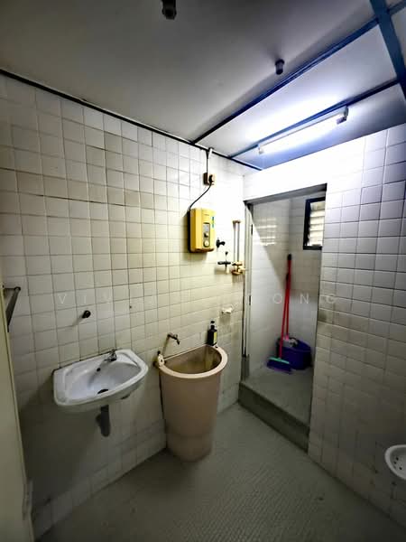 Shop for Rent in Gunung Rapat (Ipoh) - Vivian Foong - Bathroom - PropertyGuru.com.my