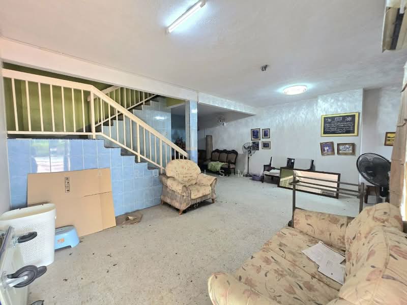 Rumah Teres 2 Tingkat untuk Dijual di Ulu Kelang (Selangor) - Azrul Ismail - Living Room - PropertyGuru.com.my