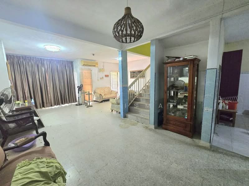 Rumah Teres 2 Tingkat untuk Dijual di Ulu Kelang (Selangor) - Azrul Ismail - Living Room - PropertyGuru.com.my