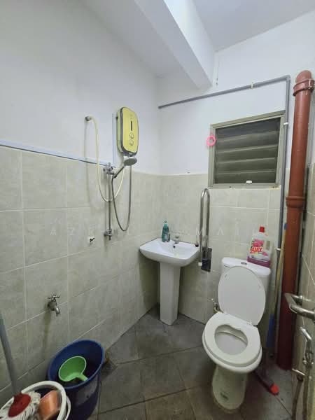 Rumah Teres 2 Tingkat untuk Dijual di Ulu Kelang (Selangor) - Azrul Ismail - Bathroom - PropertyGuru.com.my