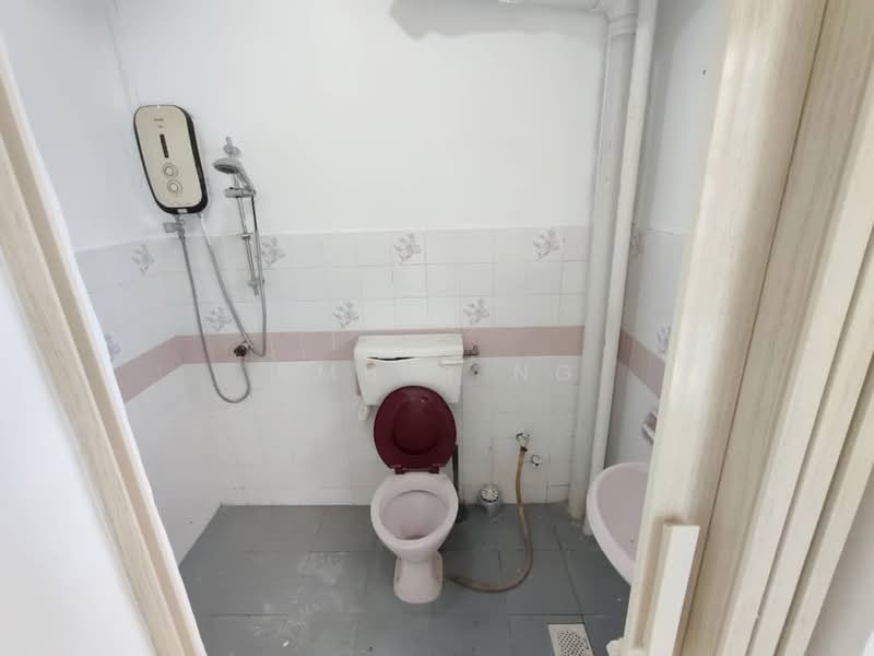 Kondominium untuk Dijual di Genting Court Condominium - Amber Ng - Bathroom - PropertyGuru.com.my