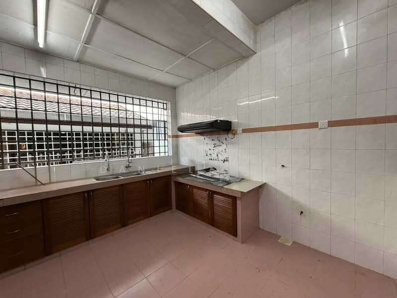 Rumah Berkembar untuk Dijual di Taman Perling (Perling) - Daniel Yong - Kitchen - PropertyGuru.com.my