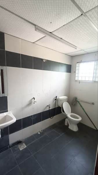 Kedai untuk Disewa di Jelapang (Perak) - Vivian Foong - Bathroom - PropertyGuru.com.my