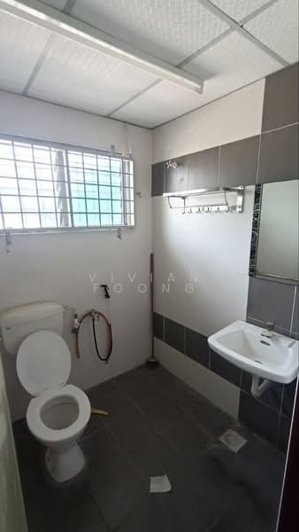 Kedai untuk Disewa di Jelapang (Perak) - Vivian Foong - Bathroom - PropertyGuru.com.my