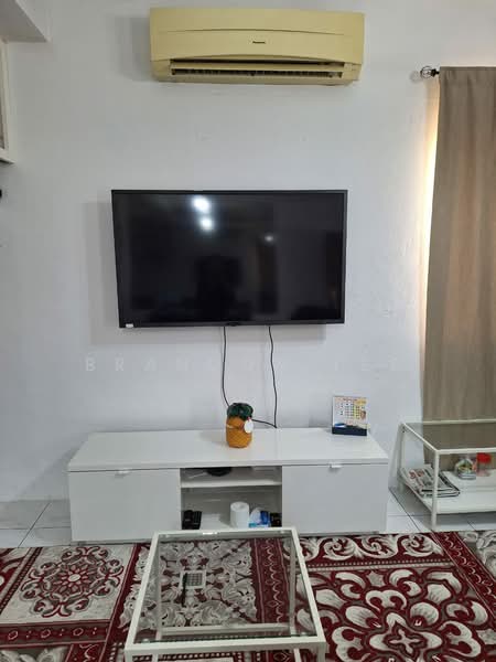 Rumah Teres 2 Tingkat untuk Disewa di Taman Puncak Jalil (Seri Kembangan) - Brandon Yee - Living Room - PropertyGuru.com.my
