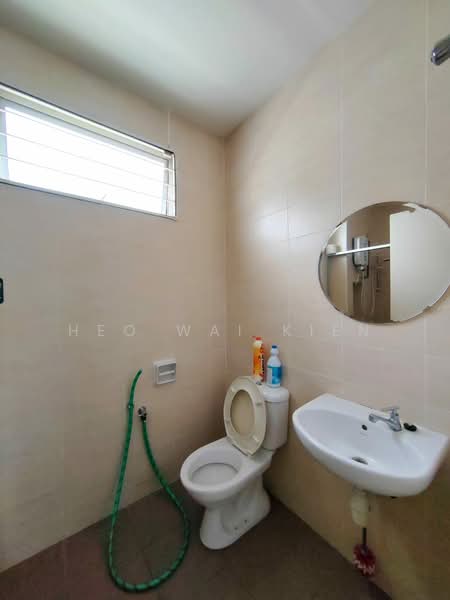 Rumah Berkembar untuk Dijual di Anggun 2 Residence (Rawang) - Heo Wai Kien - Bathroom - PropertyGuru.com.my