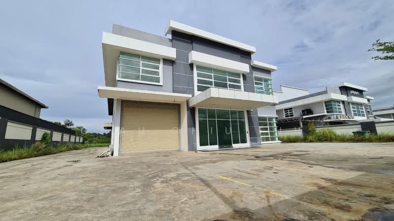 Semi-D Factory for Rent in Hi-Tech Industrial Park (Semenyih) - Chau Chiu Fuu - Exterior - PropertyGuru.com.my