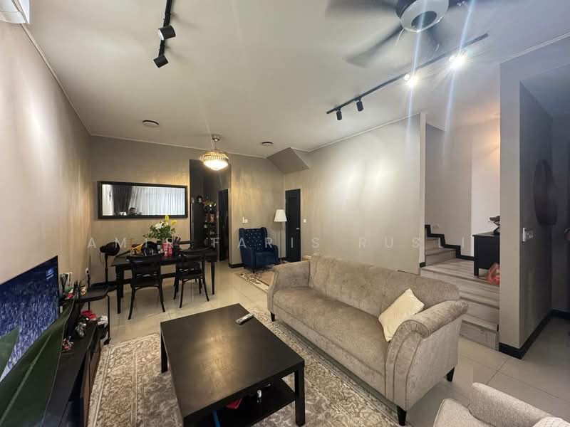 Rumah Teres 2 Tingkat untuk Dijual di Taman Bukit Tiram (Ulu Tiram) - Amir Faris Rusli - Living Room - PropertyGuru.com.my