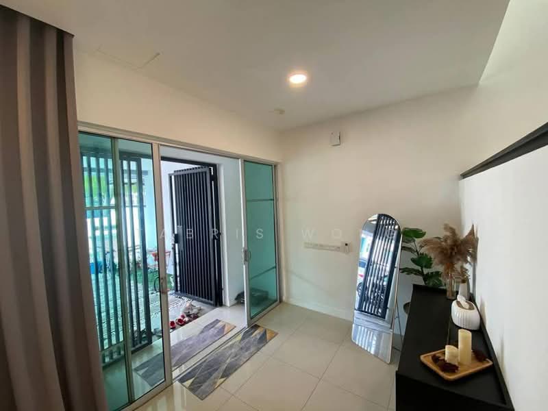 Rumah Teres 2 Tingkat untuk Dijual di Bandar Saujana Putra (Tanjong Duabelas) - Tabris Wong - Entrance - PropertyGuru.com.my