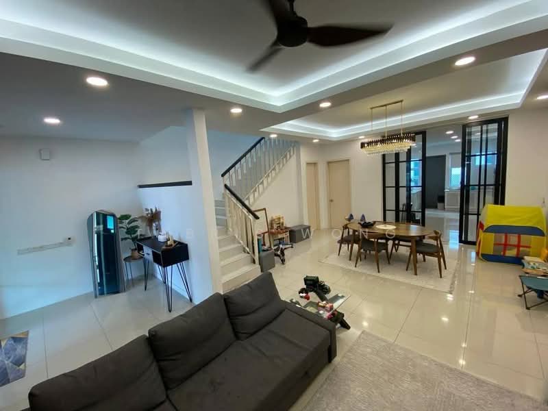 Rumah Teres 2 Tingkat untuk Dijual di Bandar Saujana Putra (Tanjong Duabelas) - Tabris Wong - Living Room - PropertyGuru.com.my
