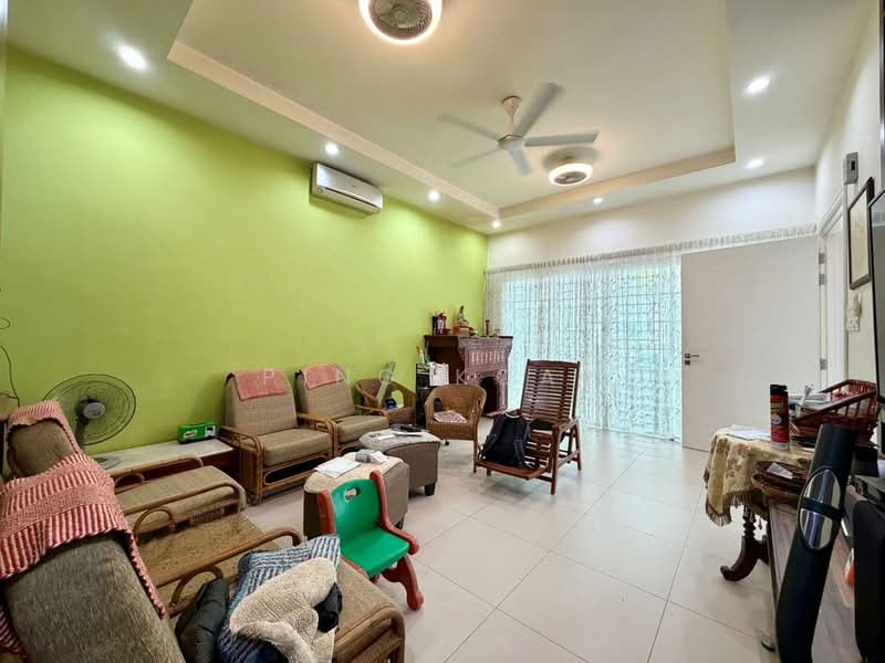 3.5-storey Terraced House for Sale in Tanjung Bungah (Penang) - Ping Koay - Living Room - PropertyGuru.com.my