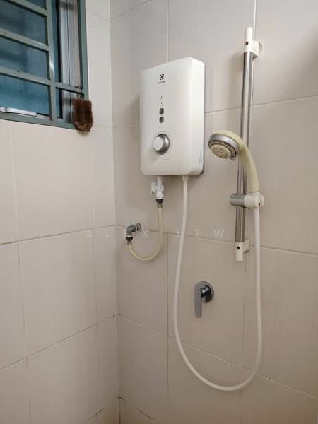 Service Residence for Sale at OUG Parklane - Alex Lew - Bathroom - PropertyGuru.com.my