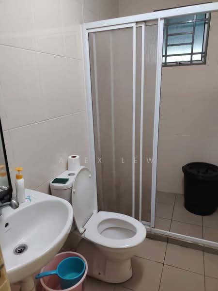 Service Residence for Sale at OUG Parklane - Alex Lew - Bathroom - PropertyGuru.com.my