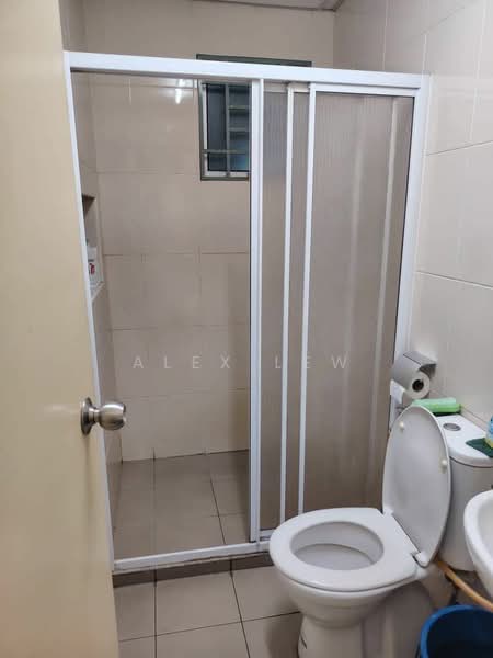 Service Residence for Sale at OUG Parklane - Alex Lew - Bathroom - PropertyGuru.com.my