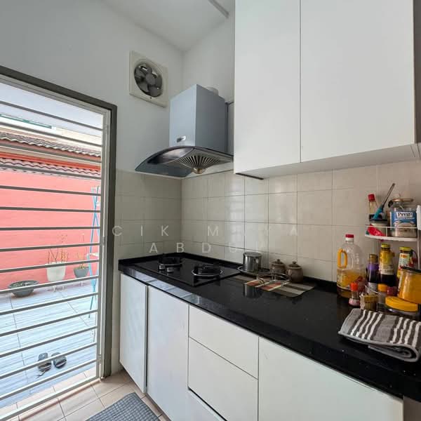 Townhouse for Sale in Ulu Kelang (Selangor) - Cik Maya Abdul - Kitchen - PropertyGuru.com.my