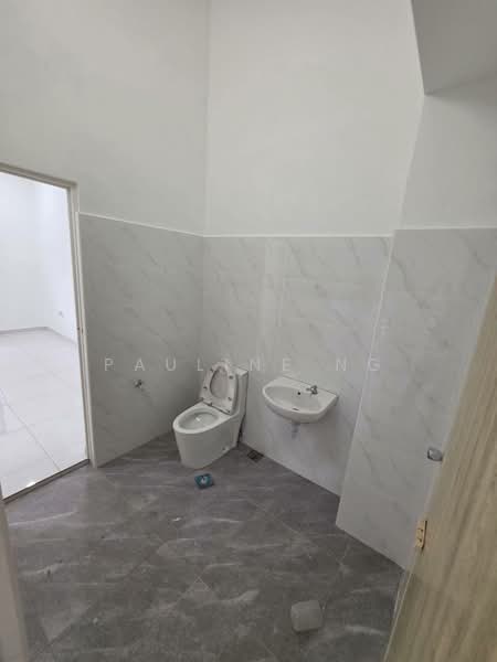 Flat for Sale at Taman Bukit Mewah - Pauline Ng - Bathroom - PropertyGuru.com.my