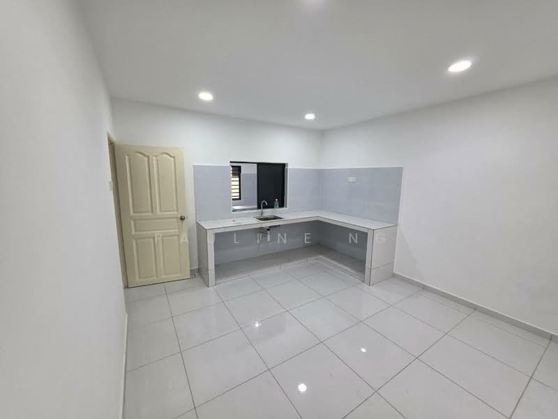 Flat for Sale at Taman Bukit Mewah - Pauline Ng - Kitchen - PropertyGuru.com.my