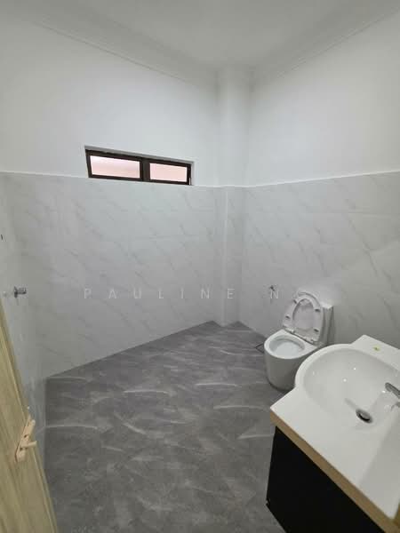 Flat for Sale at Taman Bukit Mewah - Pauline Ng - Bathroom - PropertyGuru.com.my