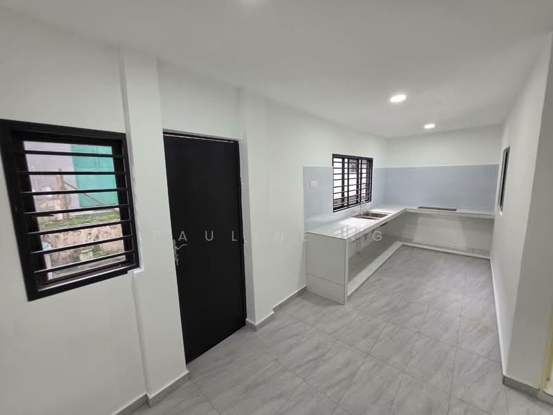 Flat for Sale at Taman Bukit Mewah - Pauline Ng - Kitchen - PropertyGuru.com.my