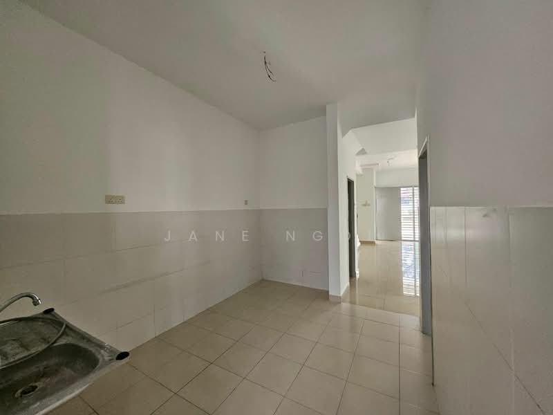 2-storey Terraced House for Sale in Taman Seri Austin (Tebrau) - Jane Ngoi - Kitchen - PropertyGuru.com.my