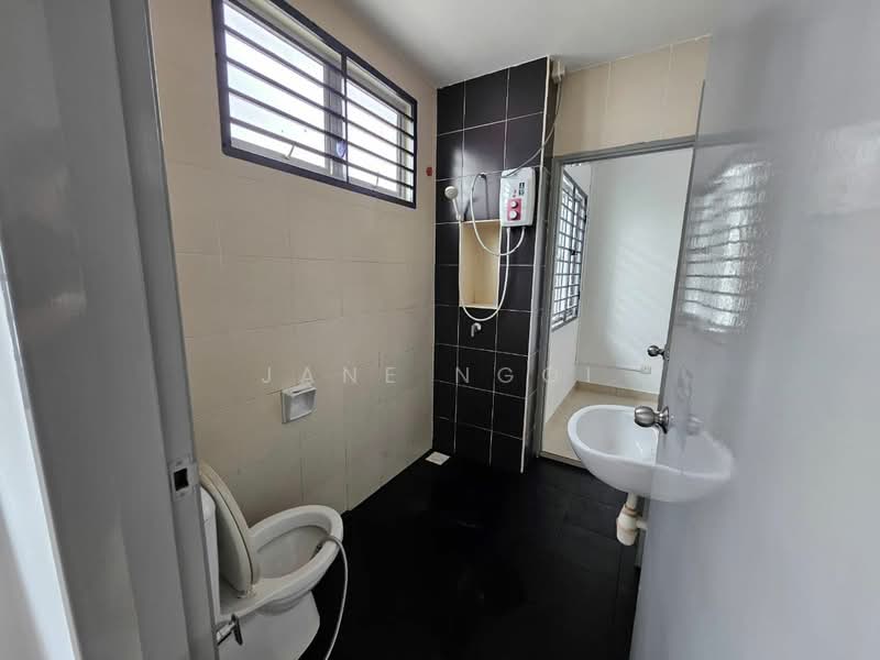 2-storey Terraced House for Sale in Taman Seri Austin (Tebrau) - Jane Ngoi - Bathroom - PropertyGuru.com.my