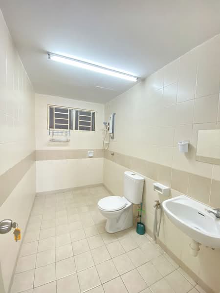 Kondominium untuk Dijual di Kinrara Mas - John Khaw - Bathroom - PropertyGuru.com.my