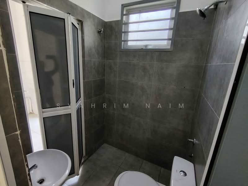 Rumah Teres 2 Tingkat untuk Dijual di Dengkil (Selangor) - Syahrim Naim - Bathroom - PropertyGuru.com.my
