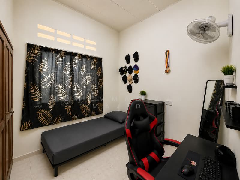 Rumah Teres 1 Tingkat untuk Dijual di Taman Banting Baru (Banting) - Mohammad Din Majid - Bedroom - PropertyGuru.com.my