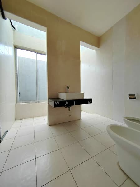Rumah Berkembar untuk Dijual di Anggun 2 Residence (Rawang) - Heo Wai Kien - Bathroom - PropertyGuru.com.my
