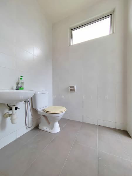 Rumah Berkembar untuk Dijual di Anggun 2 Residence (Rawang) - Heo Wai Kien - Bathroom - PropertyGuru.com.my