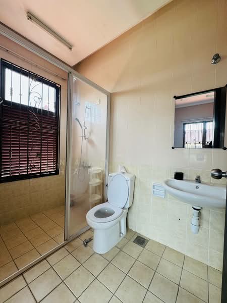 Rumah Teres 2 Tingkat untuk Dijual di Bukit Jelutong (Shah Alam) - Nahathir Shahabudin - Bathroom - PropertyGuru.com.my