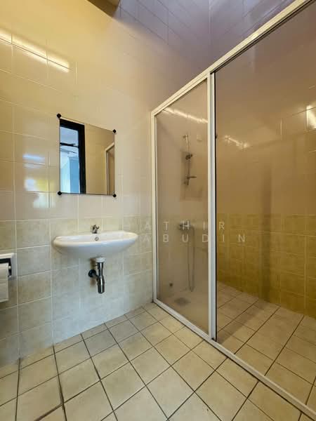 Rumah Teres 2 Tingkat untuk Dijual di Bukit Jelutong (Shah Alam) - Nahathir Shahabudin - Bathroom - PropertyGuru.com.my