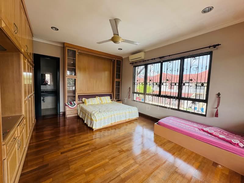 Rumah Teres 2 Tingkat untuk Dijual di Bukit Jelutong (Shah Alam) - Nahathir Shahabudin - Bedroom - PropertyGuru.com.my