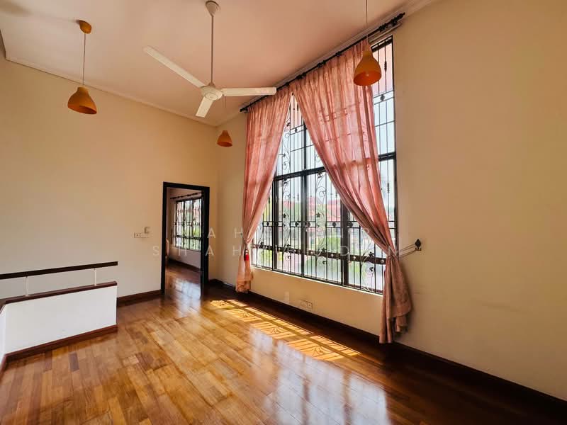 Rumah Teres 2 Tingkat untuk Dijual di Bukit Jelutong (Shah Alam) - Nahathir Shahabudin - Living Room - PropertyGuru.com.my