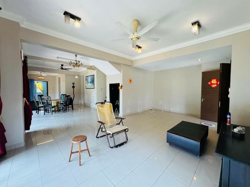 Rumah Teres 2 Tingkat untuk Dijual di Bukit Jelutong (Shah Alam) - Nahathir Shahabudin - Living Room - PropertyGuru.com.my