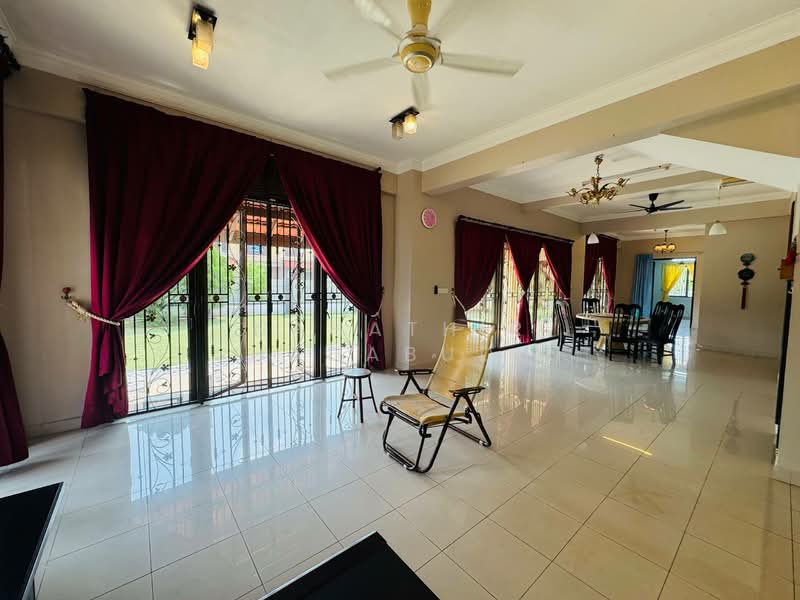 Rumah Teres 2 Tingkat untuk Dijual di Bukit Jelutong (Shah Alam) - Nahathir Shahabudin - Living Room - PropertyGuru.com.my