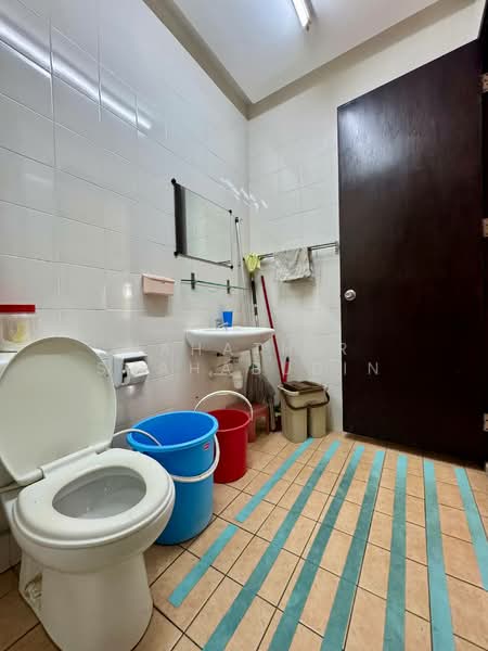 Rumah Teres 2 Tingkat untuk Dijual di Bukit Jelutong (Shah Alam) - Nahathir Shahabudin - Bathroom - PropertyGuru.com.my