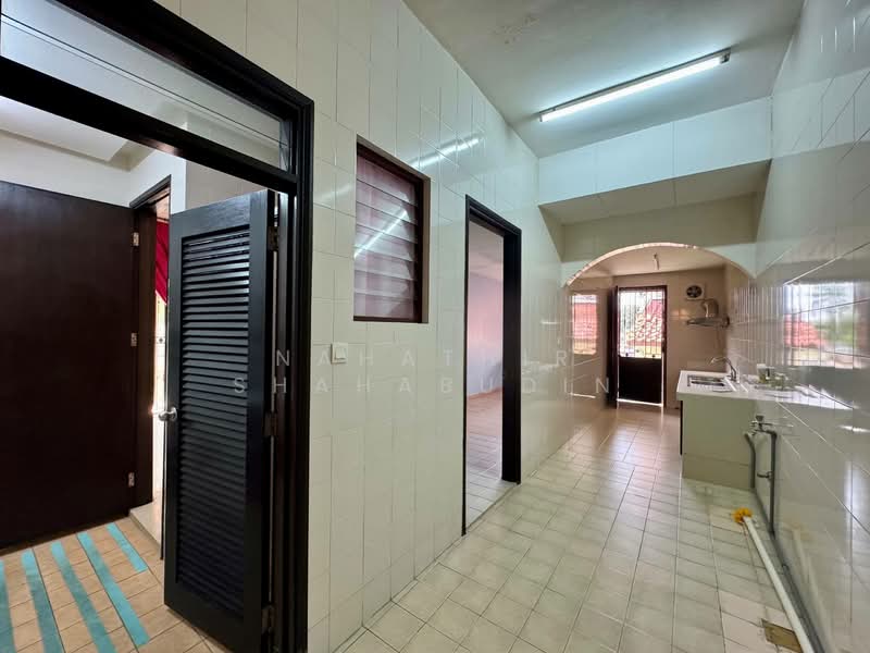 Rumah Teres 2 Tingkat untuk Dijual di Bukit Jelutong (Shah Alam) - Nahathir Shahabudin - Kitchen - PropertyGuru.com.my