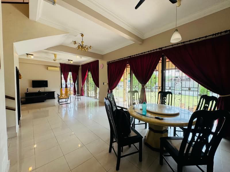 Rumah Teres 2 Tingkat untuk Dijual di Bukit Jelutong (Shah Alam) - Nahathir Shahabudin - Living Room - PropertyGuru.com.my