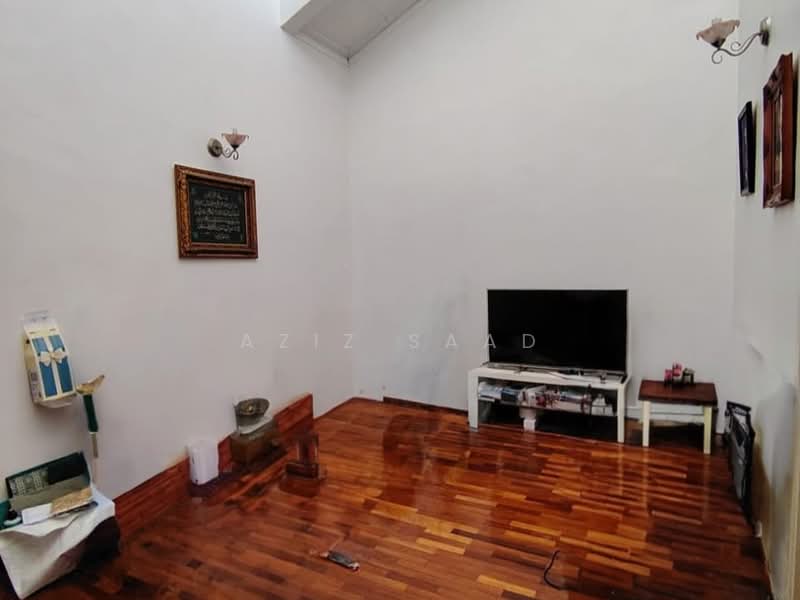 Rumah Teres 2 Tingkat untuk Dijual di Subang Bestari (Shah Alam) - Aziz Saad - Living Room - PropertyGuru.com.my