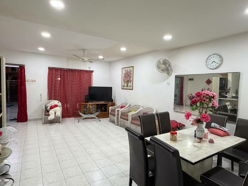 2-storey Terraced House for Sale in Bandar Putra (Kulai) - Chen Shieh Yu - Living Room - PropertyGuru.com.my