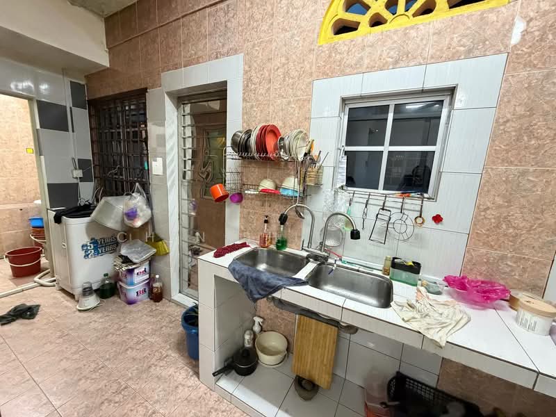 2-storey Terraced House for Sale in Bandar Putra (Kulai) - Chen Shieh Yu - Kitchen - PropertyGuru.com.my