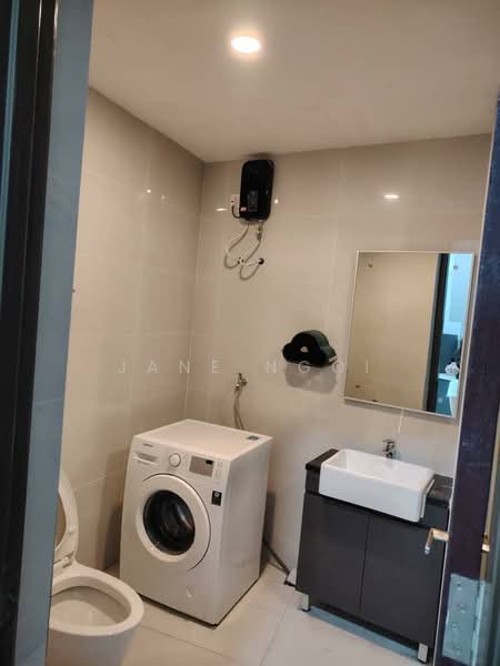 Kondominium untuk Disewa di Amberside @ Country Garden Danga Bay - Jane Ngoi - Bathroom - PropertyGuru.com.my