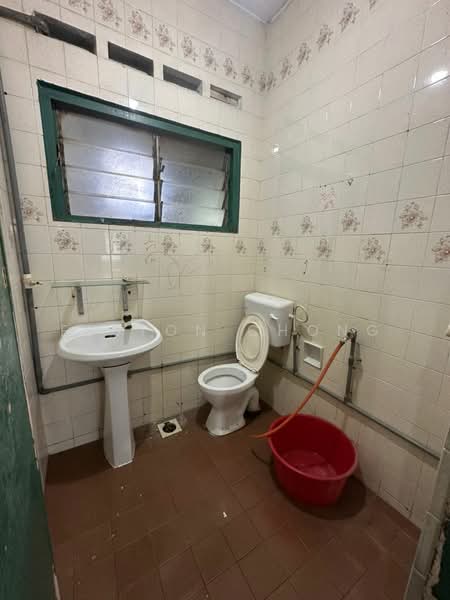 Semi-Detached House for Sale in Taman Abad (Johor Bahru) - Elston Chong - Bathroom - PropertyGuru.com.my