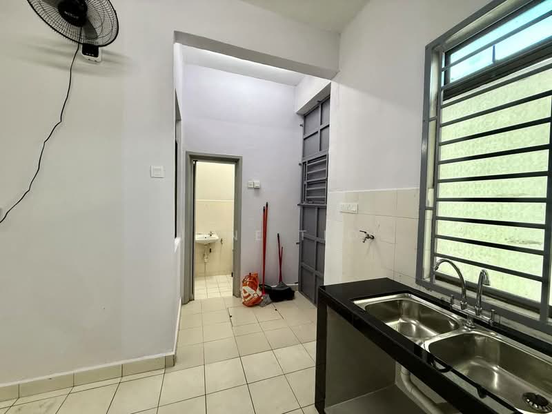 2-storey Terraced House for Rent in Taman Mount Austin (Tebrau) - June Teo - Kitchen - PropertyGuru.com.my
